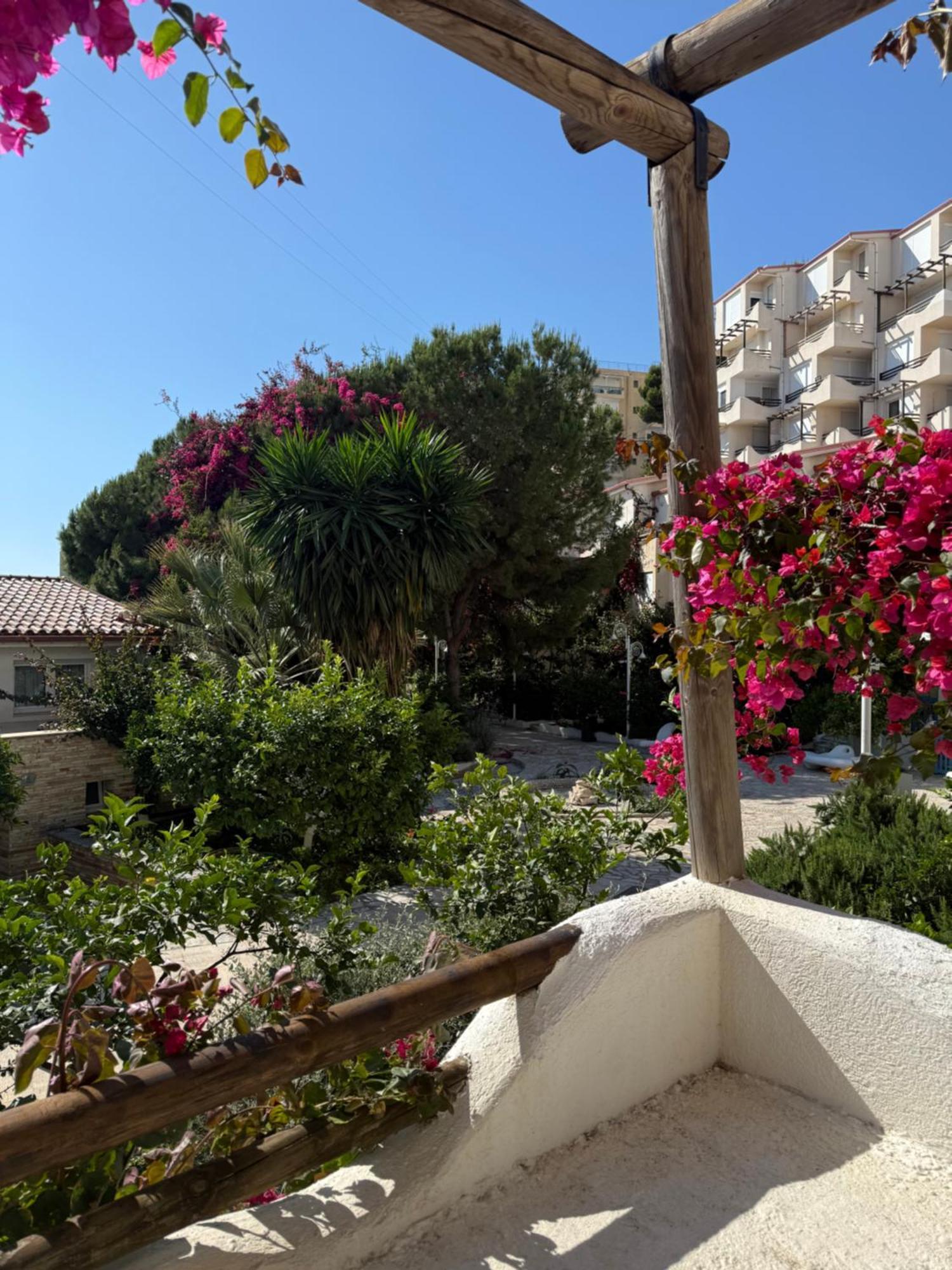 Bellavista Apartments Bougainville Bay Саранда Экстерьер фото
